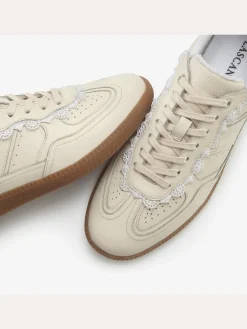 LASCANA Baskets<Baskets sneakers avec détails en dentelle