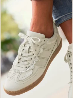LASCANA Baskets<Baskets sneakers avec détails en dentelle