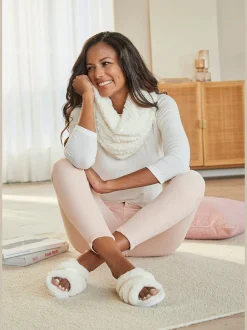 Vivance Pantoufles<Chaussons bande croisée raffinée