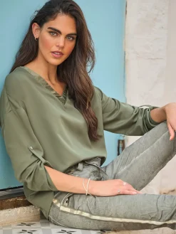 Mandarin Chemisiers<Chemisier encolure en v chevauchante en satin brillant