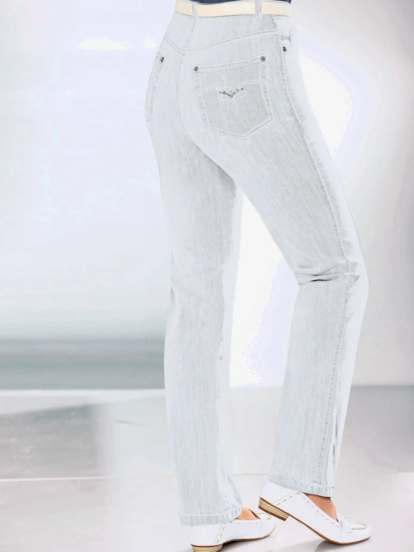 Pantalons<Jean broderie décorative sur les poches arrières