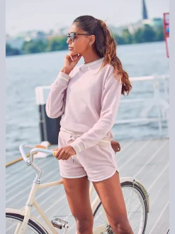 LASCANA Tenues De Détente<Short décontracté short au style universitaire