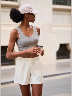 Copenhagen Studios Shorts Et Bermudas|Pantalons<Short en matière sweat short détente avec poches latérales fendues