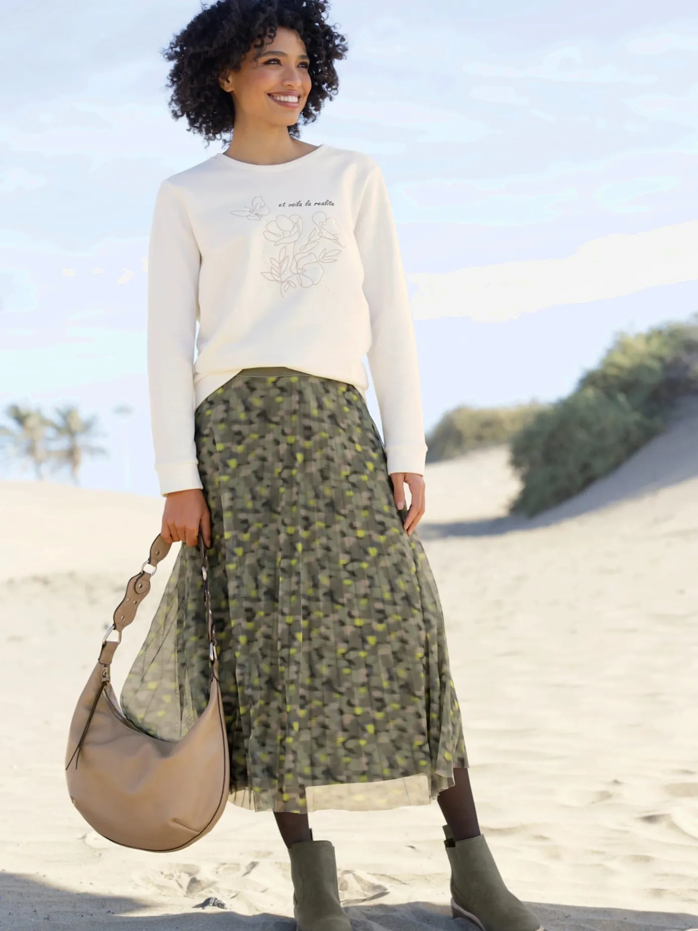 Linea Tesini Tenues De Détente|Pulls<Sweatshirt jolie broderie florale avec perles décoratives