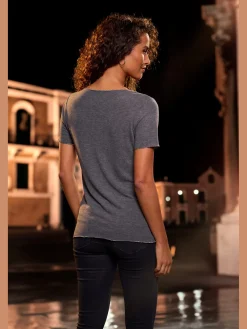 LASCANA T-Shirts<T-shirt à col rond bords pailletés raffinés à l'encolure, aux finitions des manches et à l'ourlet