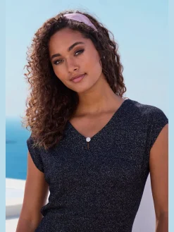 LASCANA T-Shirts<T-shirt à manches courtes bouton brillant à strass au niveau de l'encolure