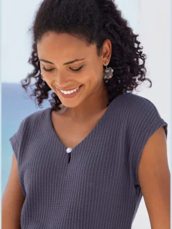 LASCANA T-Shirts<T-shirt à manches courtes encolure en v avec petite fente et perle décorative