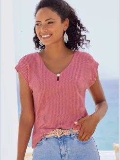 LASCANA T-Shirts<T-shirt à manches courtes encolure en v avec petite fente et perle décorative