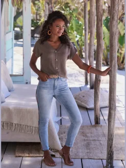 LASCANA T-Shirts<T-shirt à manches courtes patte de boutonnage fantaisie tendance et boutons imitation corne