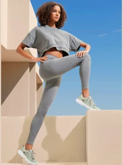 LASCANA T-Shirts<T-shirt à manches courtes t-shirt court à la coupe ample