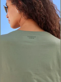 Copenhagen Studios T-Shirts<T-shirt logo imprimé au dos