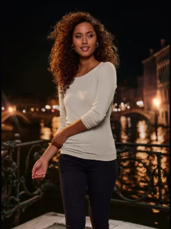 LASCANA T-Shirts<T-shirt manches longues bords pailletés raffinés à l'encolure, aux finitions des manches et à l'ourlet