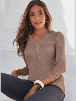 LASCANA T-Shirts<T-shirt manches longues petite patte de boutonnage avec boutons imitation corne